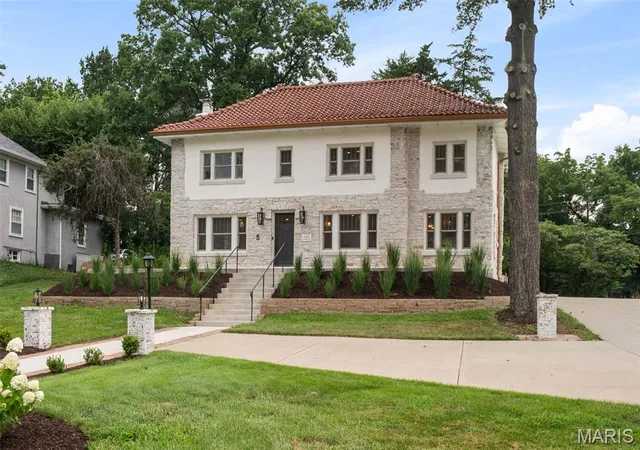 Photo 3 of Sale Pending at 5 S Rock Hill Rd, Saint Louis, MO 63119 | MLS# MIS26032914 | Listing updated on 2026-08-14