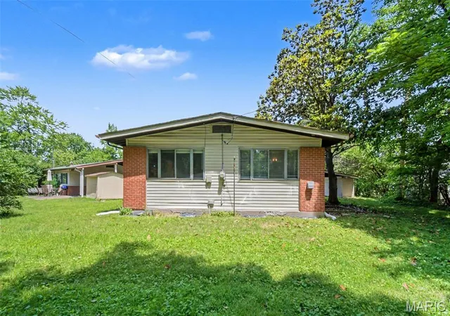 Homes for sale in Florissant, MO | 985 Belmont Ter, Florissant, MO 63033 | MLS# MIS26032935