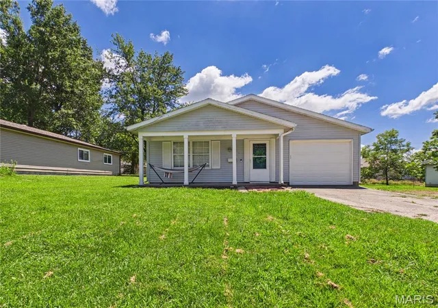 Photo 1 of Sale Pending at 305 Barr St, Carterville, IL 62918 | MLS# MIS26032953 | Listing updated on 2026-08-11