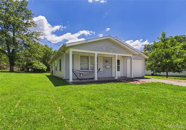Photo 23 of Sale Pending at 305 Barr St, Carterville, IL 62918 | MLS# MIS26032953 | Listing updated on 2026-08-11