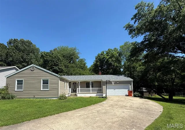 1st image of 1327 Morning Glory Dr, Vandalia, IL 62471 | MLS# MIS26032961