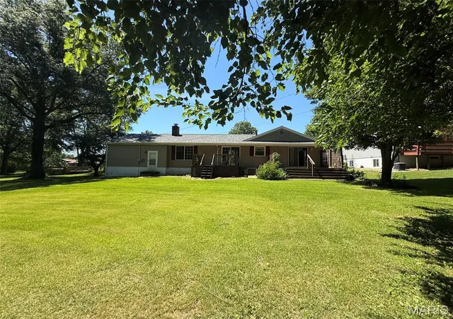 2nd image of 1327 Morning Glory Dr, Vandalia, IL 62471 | MLS# MIS26032961