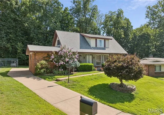 Homes for sale in Chesterfield, MO | 44 Forestvale Dr, Chesterfield, MO 63017 | MLS# MIS26032975