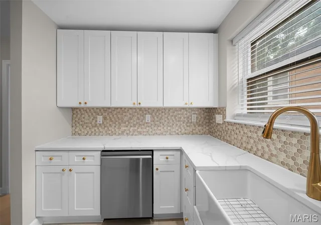 Photo 3 of Sale Pending at 7542 York Dr #3E, Saint Louis, MO 63105 | MLS# MIS26032978 | Listing updated on 2026-09-02