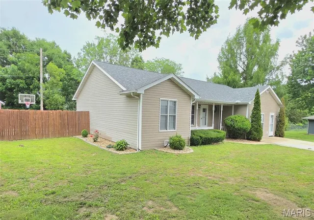 Homes for sale in Rolla, MO | 2106 Chris Ct, Rolla, MO 65401 | MLS# MIS26032981