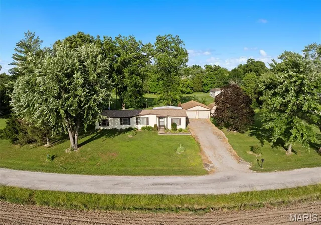 Photo 2 of Manufactured home for sale at 2312 N Second St, Mascoutah, IL 62258 | MLS# MIS26032992 | Listing updated on 2026-06-15
