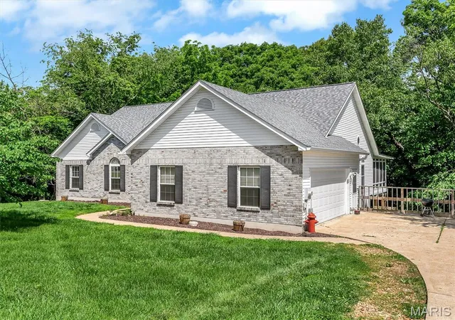 Homes for sale in Pacific, MO | 115 Apache Dr, Pacific, MO 63069 | MLS# MIS26033017