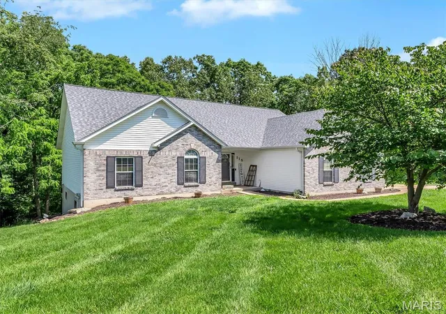 Homes for sale in Pacific, MO | 115 Apache Dr, Pacific, MO 63069 | MLS# MIS26033017
