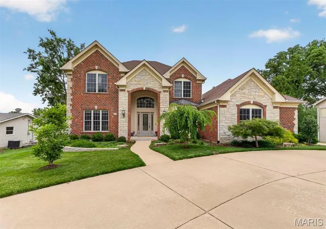 Homes for sale in Creve Coeur, MO | 515 Graeser Rd, Creve Coeur, MO 63141 | MLS# MIS26033066