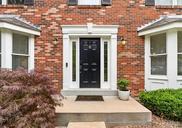 2nd image of 14852 Greenleaf Valley Dr, Chesterfield, MO 63017 | MLS# MIS26033072