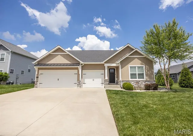 Homes for sale in O'fallon, IL | 656 Fairway Wood Dr, O'fallon, IL 62269 | MLS# MIS26033074