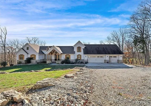Photo 3 of Single family home for sale at 24925 State Route Mm, Farmington, MO 63640 | MLS# MIS26033075 | Listing updated on 2026-09-28