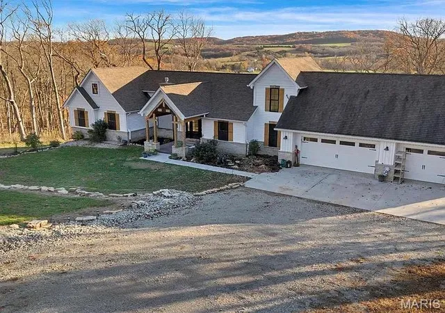 Photo 3 of Single family home for sale at 24925 State Route Mm, Farmington, MO 63640 | MLS# MIS26033075 | Listing updated on 2026-10-19