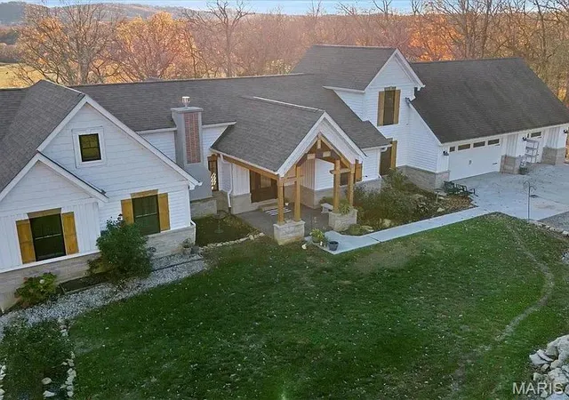 Photo 4 of Single family home for sale at 24925 State Route Mm, Farmington, MO 63640 | MLS# MIS26033075 | Listing updated on 2026-10-19