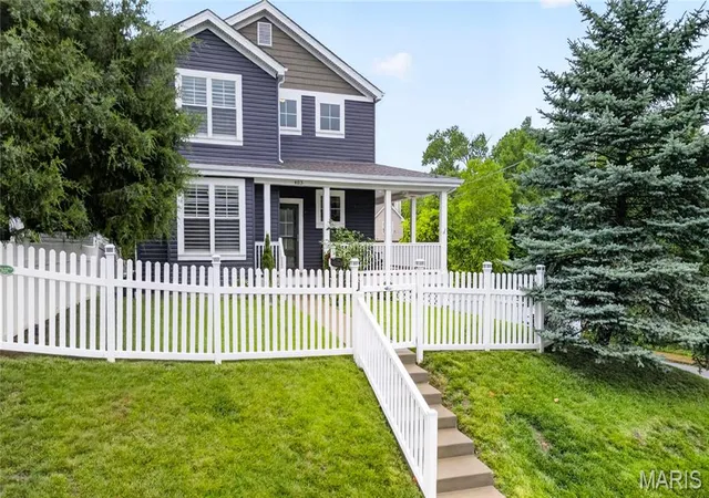 Homes for sale in Kirkwood, MO | 403 George Ave, Kirkwood, MO 63122 | MLS# MIS26033085