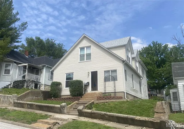 Homes for sale in Hannibal, MO | 310 Olive St, Hannibal, MO 63401 | MLS# MIS26033098