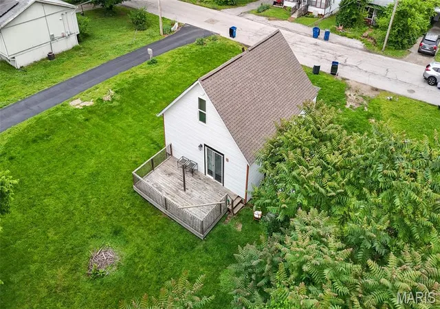 Homes for sale in Alton, IL | 2306 Elizabeth St, Alton, IL 62002 | MLS# MIS26033106
