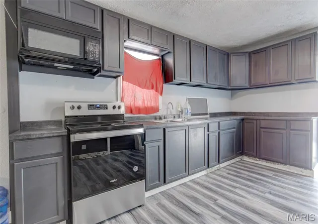 Homes for sale in Alton, IL | 2306 Elizabeth St, Alton, IL 62002 | MLS# MIS26033106