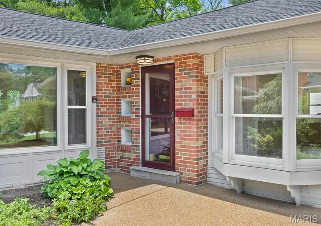 Homes for sale in Saint Louis, MO | 216 Turf Ct, Saint Louis, MO 63119 | MLS# MIS26033135