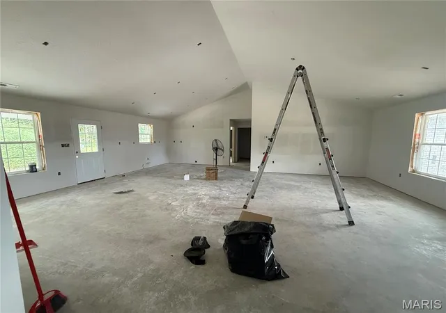 3rd image of 1100 Daytona Dr, Lebanon, MO 65536 | MLS# MIS26033148