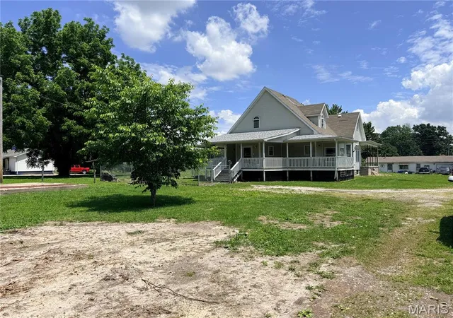 Photo 3 of Single family home for sale at 207 N Walnut, Chesterfield, IL 62630 | MLS# MIS26033186 | Listing updated on 2026-09-17