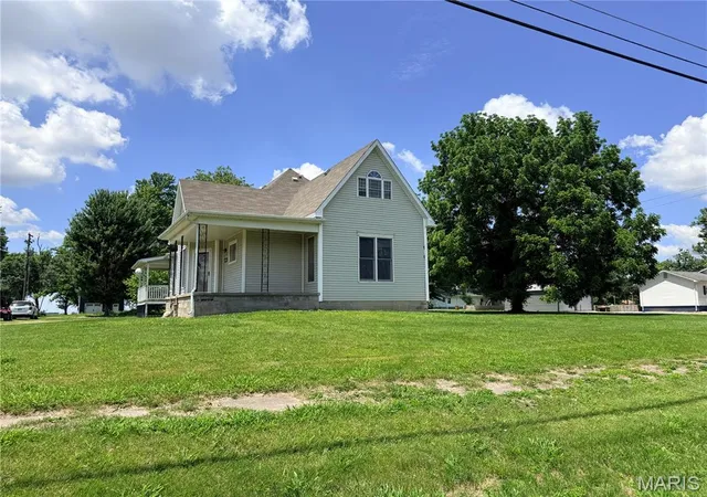 Photo 4 of Single family home for sale at 207 N Walnut, Chesterfield, IL 62630 | MLS# MIS26033186 | Listing updated on 2026-09-17