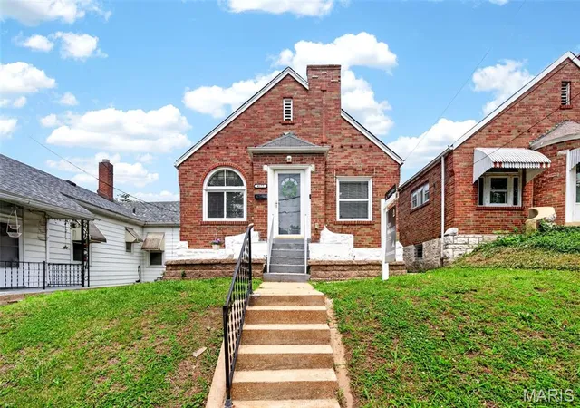 Photo 2 of Single family home for sale at 4177 Itaska St, Saint Louis, MO 63116 | MLS# MIS26033190 | Listing updated on 2026-09-13