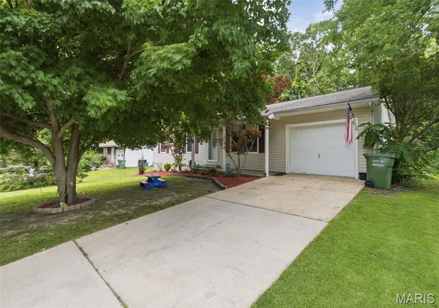 Homes for sale in Rolla, MO | 2622 Camelot Ct, Rolla, MO 65401 | MLS# MIS26033195