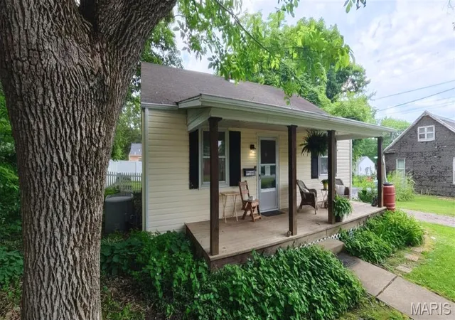 Homes for sale in Lebanon, IL | 317 Roosevelt St, Lebanon, IL 62254 | MLS# MIS26033200