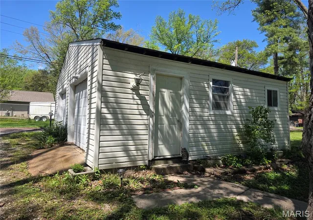 3rd image of 3318 Putnam Ave, Belleville, IL 62226 | MLS# MIS26033249