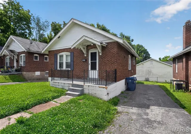 Photo 2 of Sale Pending at 8024 Cler Ave, Saint Louis, MO 63114 | MLS# MIS26033273 | Listing updated on 2026-08-28