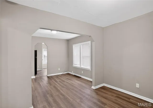 Photo 4 of Sale Pending at 8024 Cler Ave, Saint Louis, MO 63114 | MLS# MIS26033273 | Listing updated on 2026-08-28