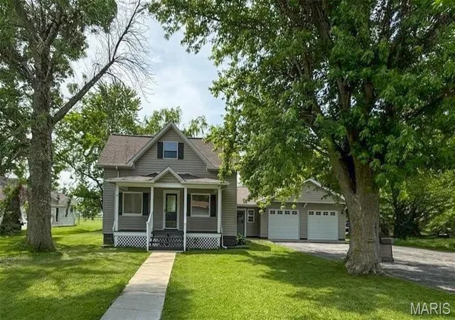 Homes for sale in Witt, IL | 104 N 6th St, Witt, IL 62094 | MLS# MIS26033337