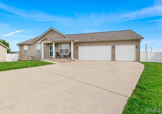 Homes for sale in Wentzville, MO | 343 Aspen Creek Dr, Wentzville, MO 63385 | MLS# MIS26033339
