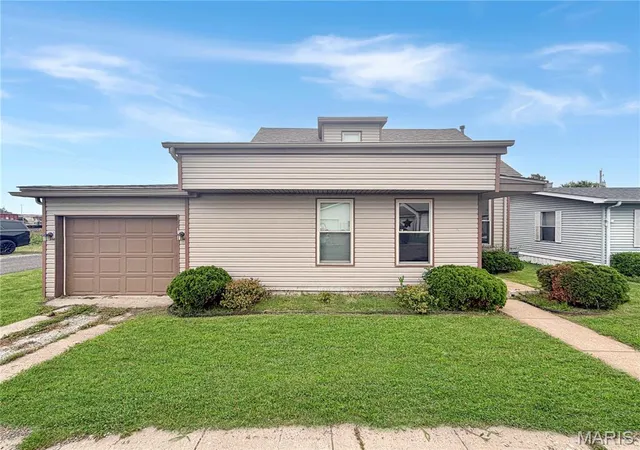 Photo 3 of Multi family home for sale at 114 Park Ave, Dupo, IL 62239 | MLS# MIS26033351 | Listing updated on 2026-08-20