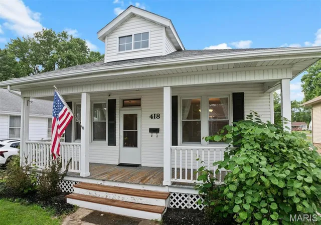 Homes for sale in O'fallon, IL | 418 E Adams St, O'fallon, IL 62269 | MLS# MIS26033353