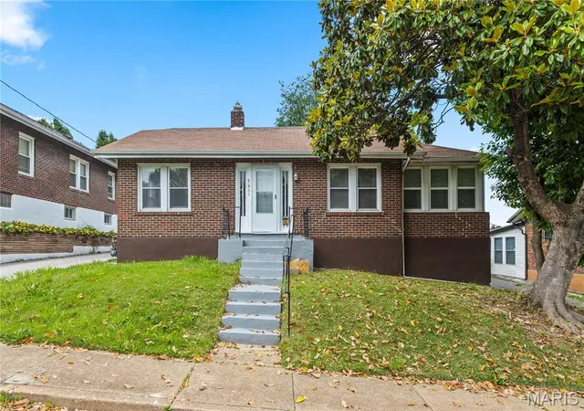 Homes for sale in Saint Louis, MO | 7611 San Diego Ave, Saint Louis, MO 63121 | MLS# MIS26033358