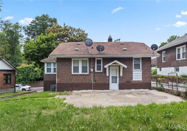 Homes for sale in Saint Louis, MO | 7611 San Diego Ave, Saint Louis, MO 63121 | MLS# MIS26033358