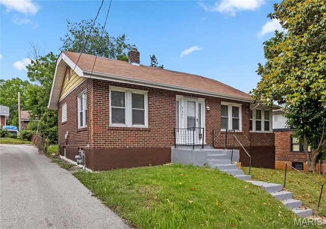 Homes for sale in Saint Louis, MO | 7611 San Diego Ave, Saint Louis, MO 63121 | MLS# MIS26033358