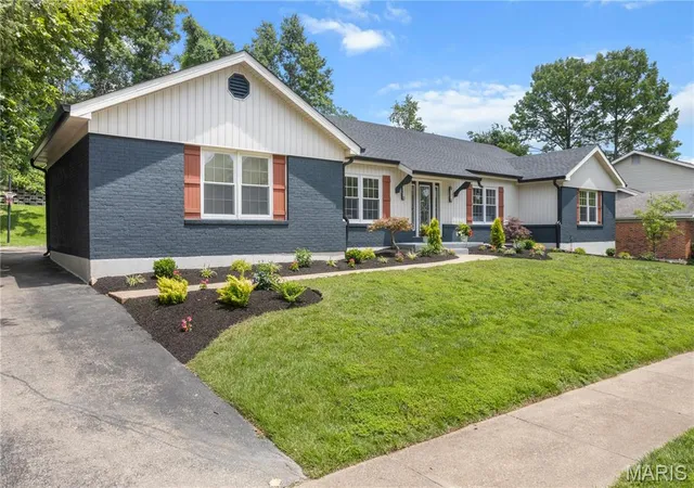 2nd image of 394 Branchport Dr, Chesterfield, MO 63017 | MLS# MIS26033374