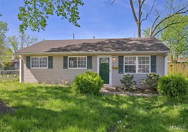 Homes for sale in Cahokia, IL | 1604 Parklane Dr, Cahokia, IL 62206 | MLS# MIS26033381