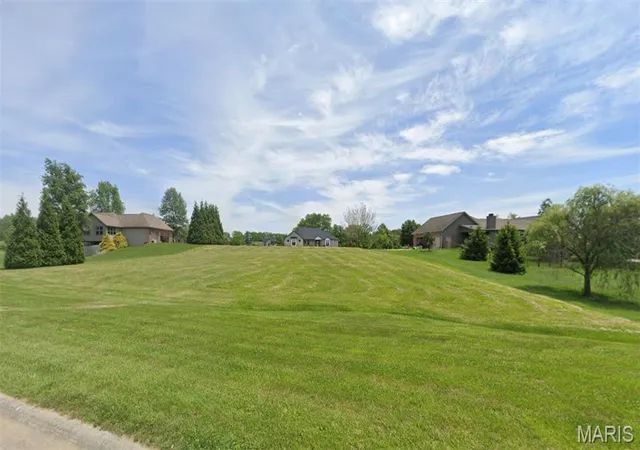 Photo 3 of Sale Pending at 122 Wyndrose Estates Dr, Belleville, IL 62226 | MLS# MIS26033402 | Listing updated on 2026-08-24