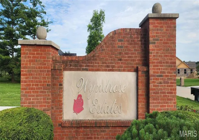 Photo 2 of Sale Pending at 122 Wyndrose Estates Dr, Belleville, IL 62226 | MLS# MIS26033402 | Listing updated on 2026-08-24