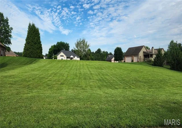 Photo 3 of Sale Pending at 122 Wyndrose Estates Dr, Belleville, IL 62226 | MLS# MIS26033402 | Listing updated on 2026-08-24