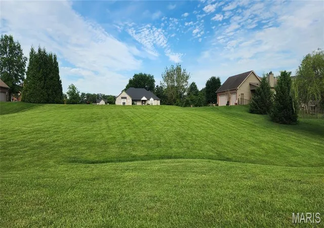 Photo 4 of Sale Pending at 122 Wyndrose Estates Dr, Belleville, IL 62226 | MLS# MIS26033402 | Listing updated on 2026-08-24