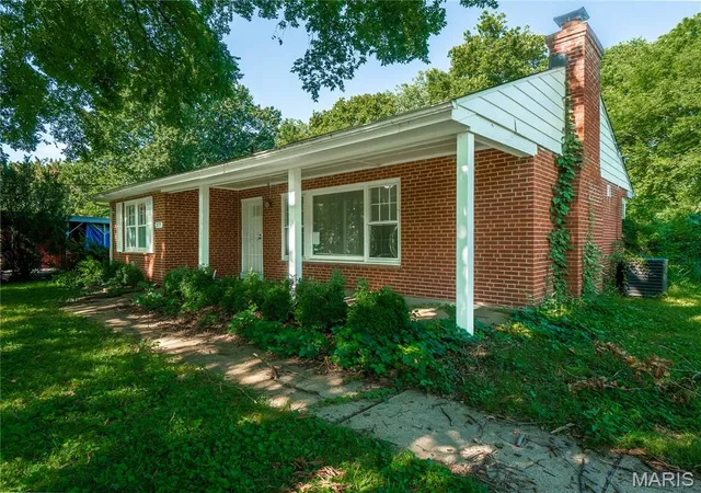 Homes for sale in St Louis, MO | 377 N Schlueter Ave, St Louis, MO 63135 | MLS# MIS26033426