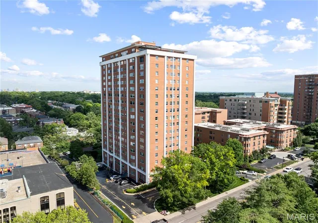 Homes for sale in Clayton, MO | 710 S Hanley Rd #10B, Clayton, MO 63105 | MLS# MIS26033427