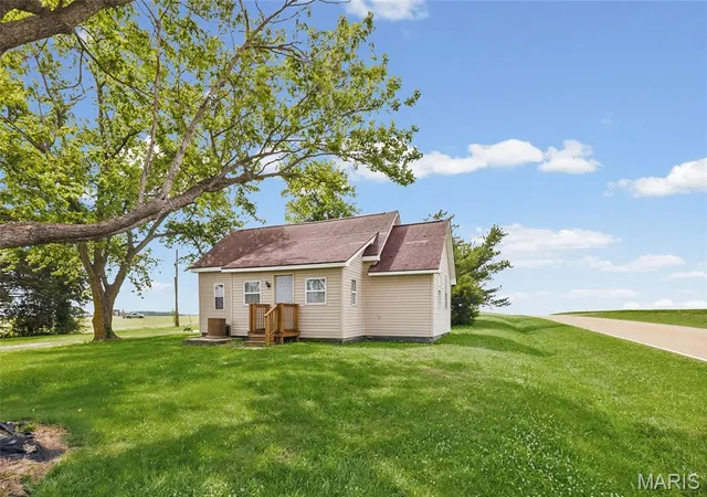 Homes for sale in Pinckneyville, IL | 3914 New Church Rd, Pinckneyville, IL 62274 | MLS# MIS26033429