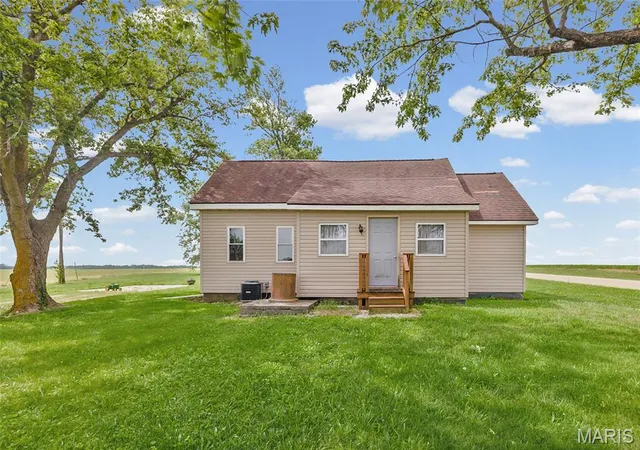 Homes for sale in Pinckneyville, IL | 3914 New Church Rd, Pinckneyville, IL 62274 | MLS# MIS26033429