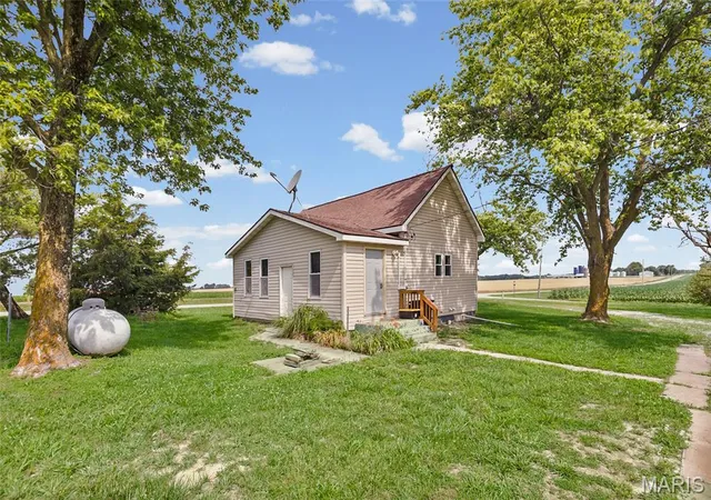 Homes for sale in Pinckneyville, IL | 3914 New Church Rd, Pinckneyville, IL 62274 | MLS# MIS26033429